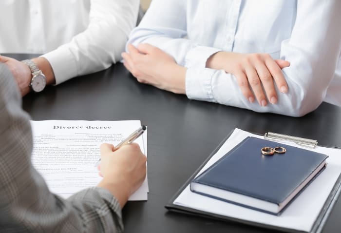 What Are Divorce Lawyers?