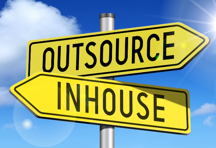 Analysing the Pros and Cons of In-House and Outsourced IT Advisory Services