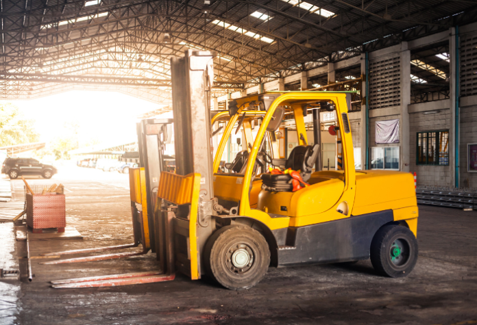 The Role of Forklift Trucks in Warehouse Automation and Efficiency