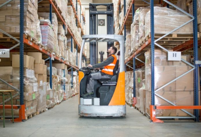 6 Key Factors to Consider in Order to Choose the Right Lift Trucks for Your Business Needs